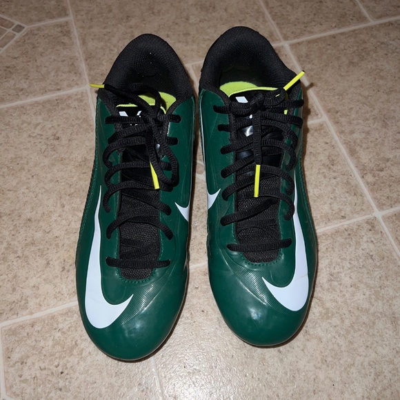 Nike cleats size 6y - Picture 3 of 7